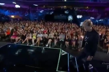 Ellen DeGeneres hài hước trên sân khấu