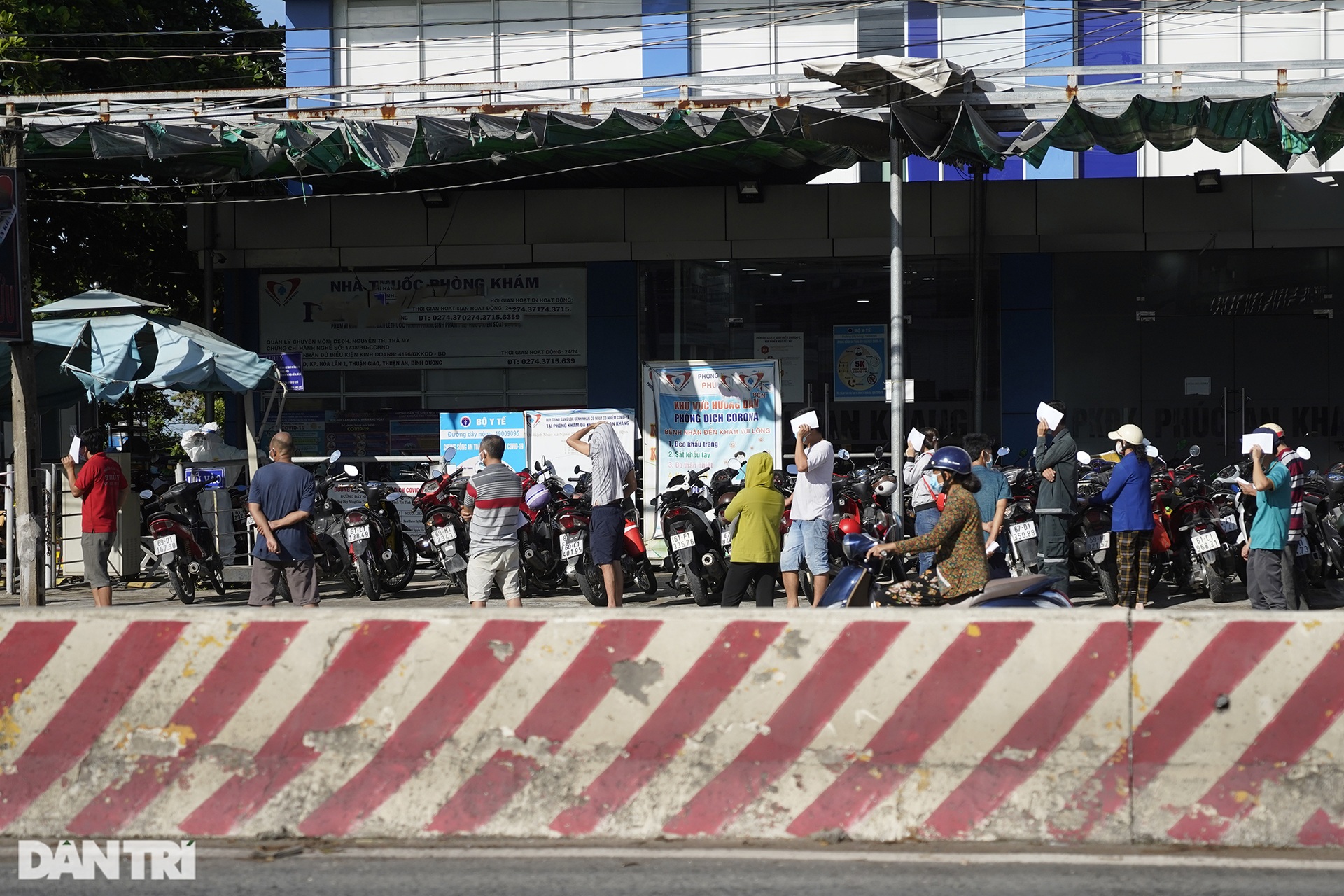Cảnh vắng vẻ, nhà nhà cửa đóng then cài phòng dịch ở Bình Dương - 8 Cảnh vắng vẻ, nhà nhà cửa đóng then cài phòng dịch ở Bình Dương - 8