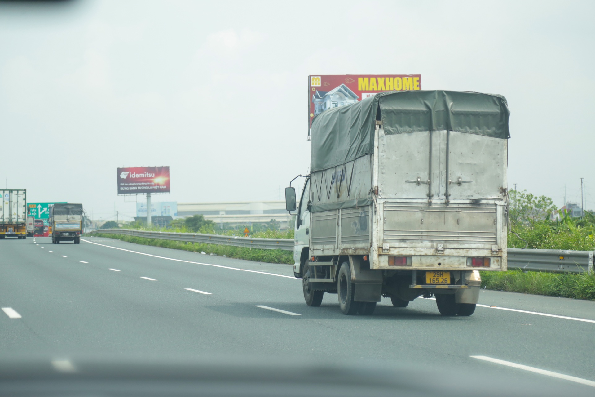 CSGT hóa trang tuần tra, xử lý tài xế xe tải đi sai làn trên cao tốc - 11 CSGT hóa trang tuần tra, xử lý tài xế xe tải đi sai làn trên cao tốc - 11