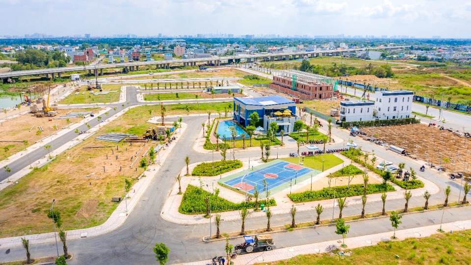 Khu Đông tăng giá chóng mặt, nhà đầu tư tìm về BĐS khu Tây? - 2 Khu Đông tăng giá chóng mặt, nhà đầu tư tìm về BĐS khu Tây? - 2
