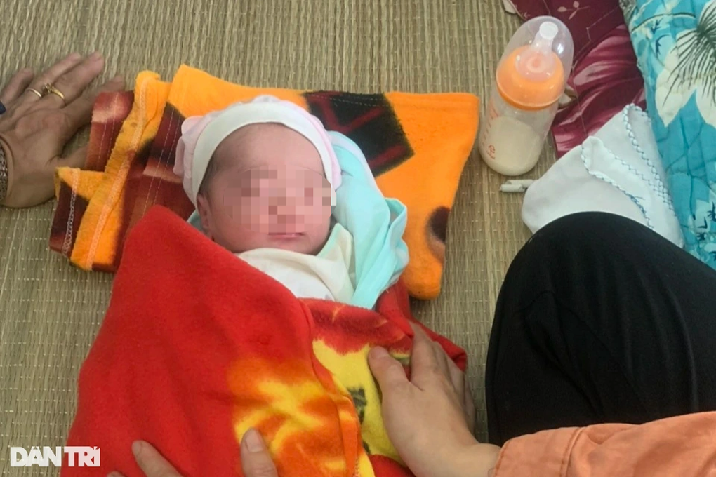 Người mẹ đến xin nhận lại bé trai sơ sinh đã bỏ ở gầm cầu vượt - 2 Người mẹ đến xin nhận lại bé trai sơ sinh đã bỏ ở gầm cầu vượt - 2