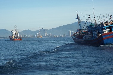 Cứu 17 ngư dân bị trôi dạt ở Trường Sa