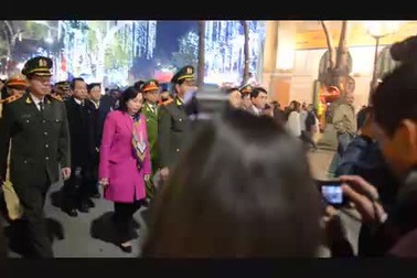 Đại tướng Trần Đại Quang xuất hiện tại Hồ Hoàn Kiếm đêm giao thừa