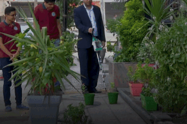 Khám phá chiếc gậy thông minh được ví như “đôi mắt” của người khiếm thị