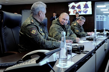 Nga đã khép lưới ở Kherson, lực lượng Ukraine vượt sông trong "mưa bom"