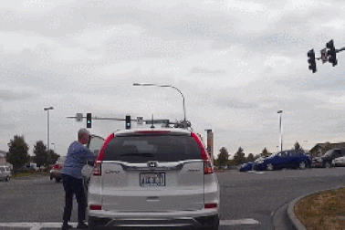 Tai nạn hy hữu với xe số tự động