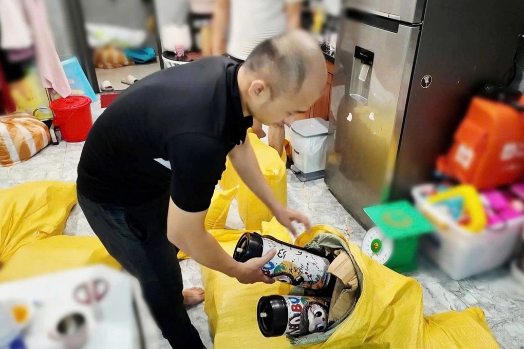 Cảnh sát phát hiện nhiều đối tượng buôn bán, tàng trữ 800 bình khí cười - 1