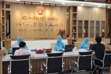 Phó Chủ tịch quận 11 mắc Covid-19: Tải lượng virus thấp sát mức không lây