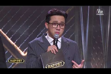Lại khóc trên sân khấu Rap Việt, Trấn Thành khẳng định “không phải diễn”
