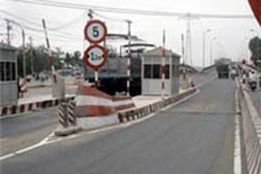 Xe máy được miễn phí cầu đường nơi ùn tắc giao thông 