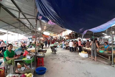 Tiểu thương bức xúc vì nhiều bất cập trong việc đấu giá quản lý chợ tại Nghệ An