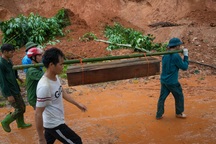 Tiếng khóc xé lòng từ hiện trường vụ lũ quét kinh hoàng ở Làng Nủ