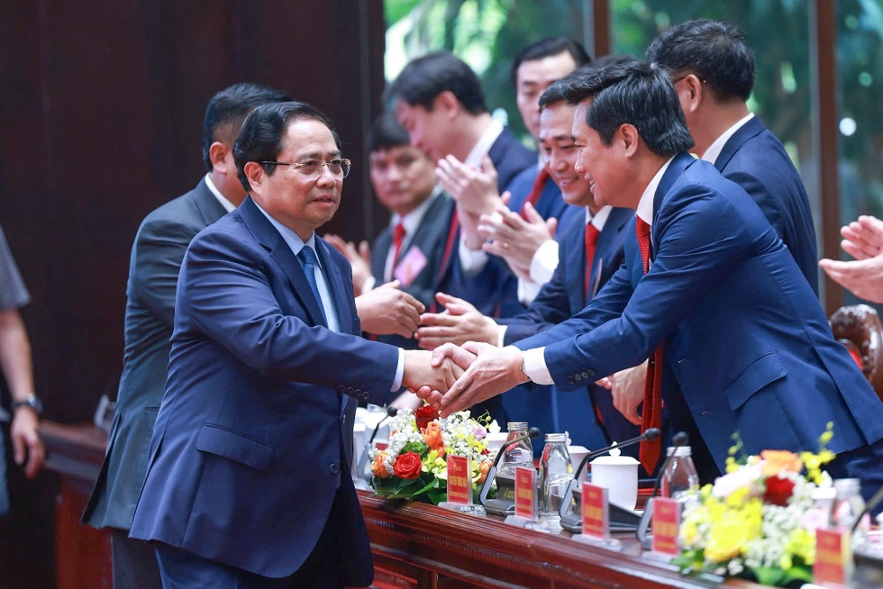 Thủ tướng: “Không có hạ tầng tốt, trải thảm đỏ nhà đầu tư cũng không đến” - 1 Thủ tướng: “Không có hạ tầng tốt, trải thảm đỏ nhà đầu tư cũng không đến” - 1