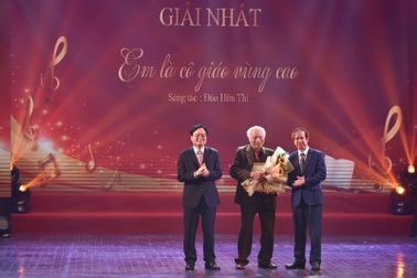 Trao giải cuộc thi "Sáng tác ca khúc về thầy cô và mái trường"