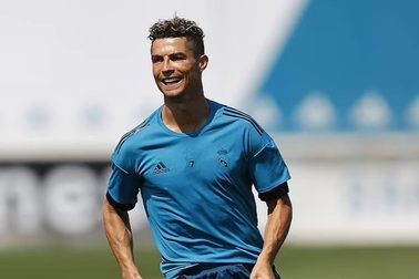 Cristiano Ronaldo bất ngờ tập luyện tại Real Madrid