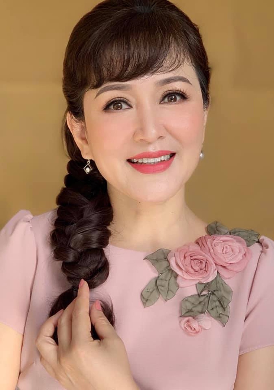 NSND Minh Hoà gây sửng sốt với kiểu tóc “nam tính” hơn 30 năm trước - 12 NSND Minh Hoà gây sửng sốt với kiểu tóc “nam tính” hơn 30 năm trước - 12