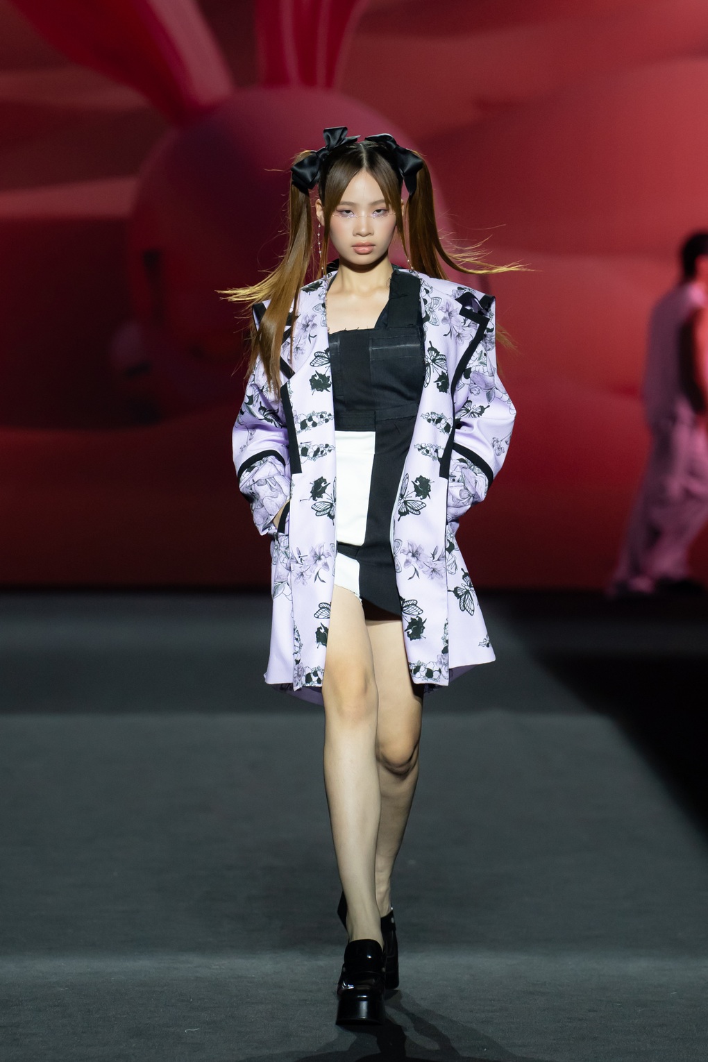 Bảo Hà trở lại Tuần lễ thời trang Seoul, đọ catwalk với dàn mẫu nước ngoài - 3 Bảo Hà trở lại Tuần lễ thời trang Seoul, đọ catwalk với dàn mẫu nước ngoài - 3