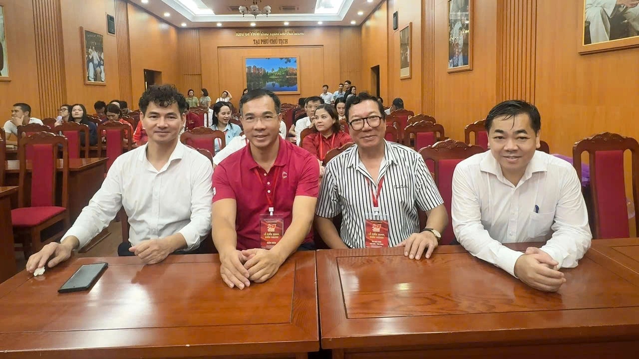 Cục trưởng Xuân Bắc, Đen Vâu cùng dàn nghệ sĩ thăm Nhà sàn Bác Hồ - 16