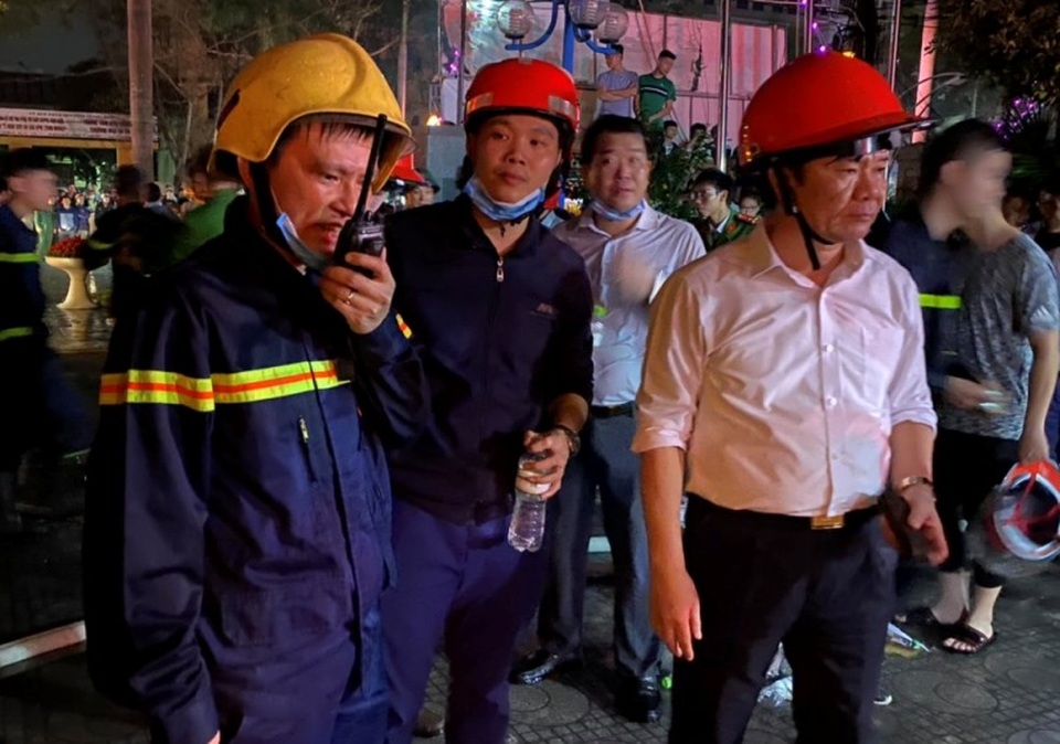 Nhường mặt nạ phòng độc cứu người, 3 chiến sĩ chữa cháy bị thương - 4 Nhường mặt nạ phòng độc cứu người, 3 chiến sĩ chữa cháy bị thương - 4