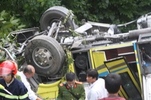 Vụ xe chở đoàn sinh viên rơi xuống vực: Tài xế vượt ẩu ở đường đèo?