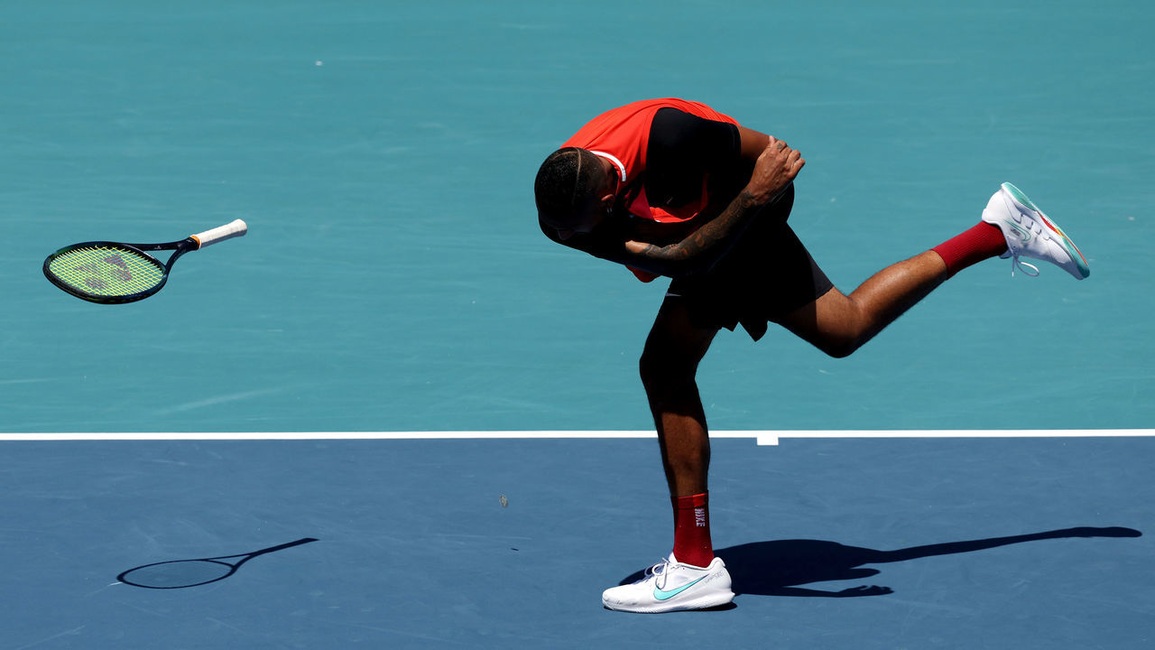 Kyrgios lại đập nát vợt ngay trước mặt trọng tài - 1