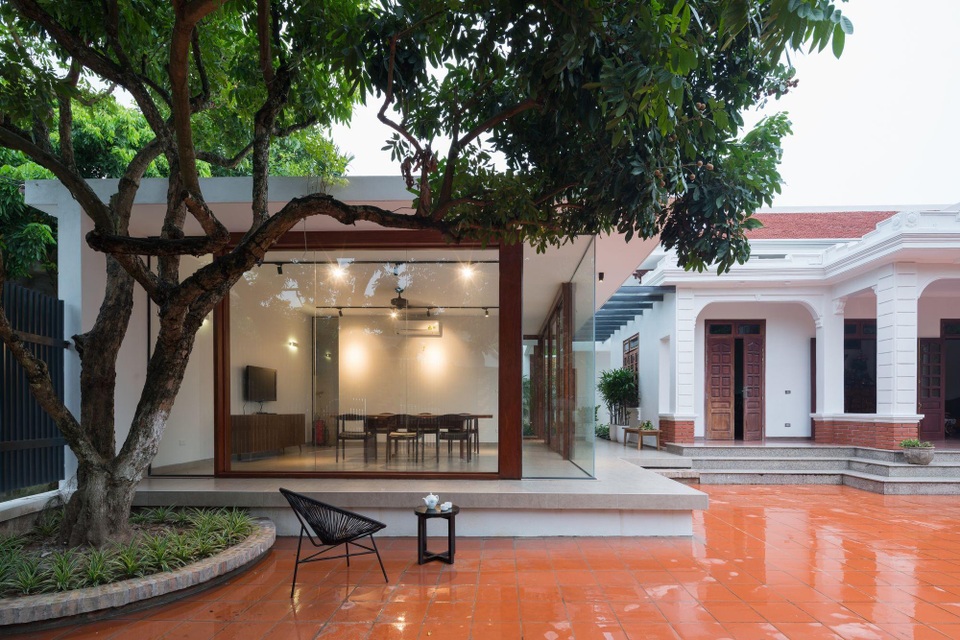 Cận cảnh nhà vườn hiện đại lọt thỏm giữa vườn nhãn trăm tuổi ở Hưng Yên - 1