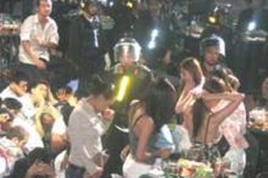Khởi tố chủ vũ trường New Century