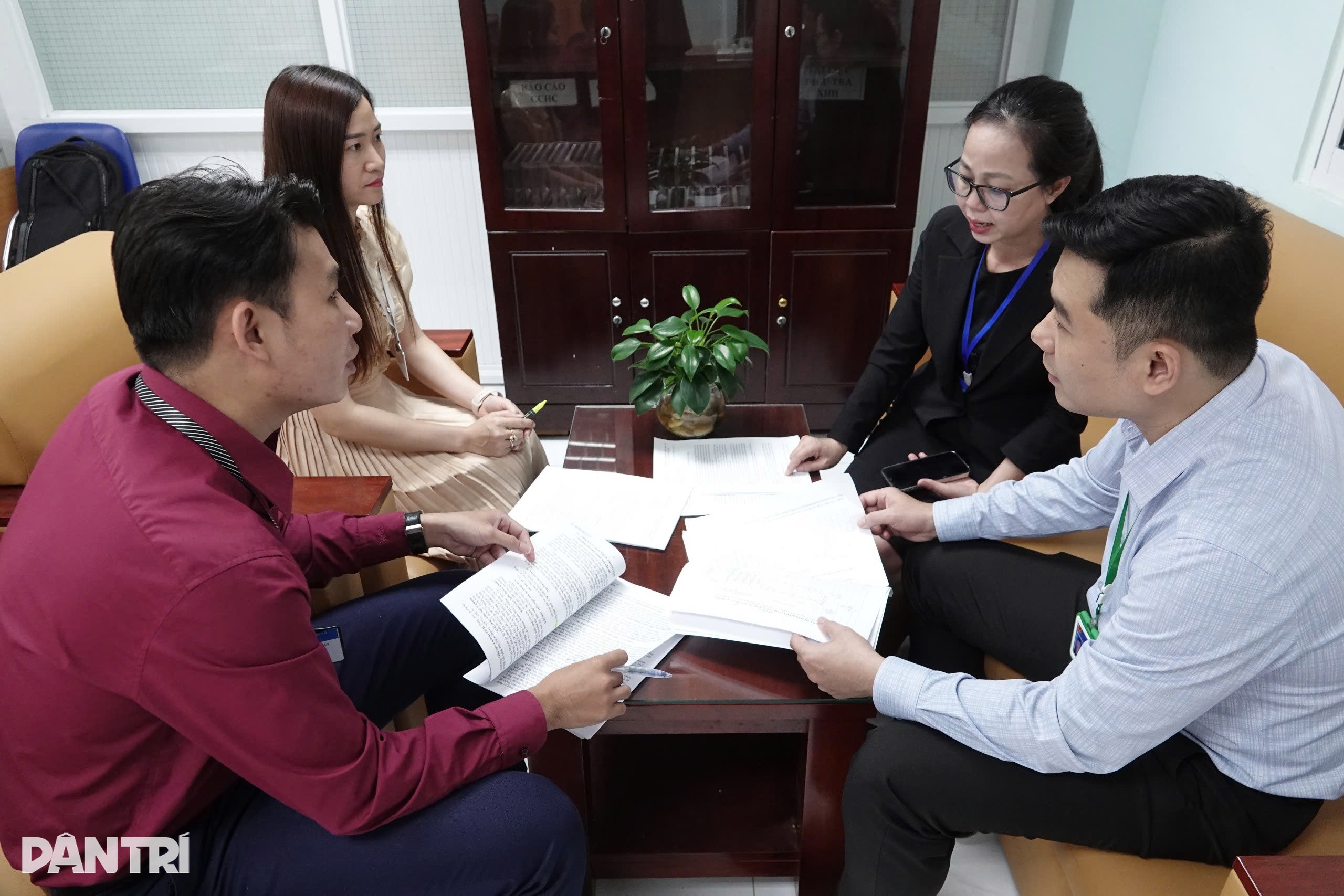 “Người Nội vụ” làm ngày, làm đêm để phục vụ người dân tốt hơn - 11 “Người Nội vụ” làm ngày, làm đêm để phục vụ người dân tốt hơn - 11