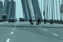 Xử lý 4 nam thanh niên đánh võng "như rang lạc" trên cầu Nhật Tân