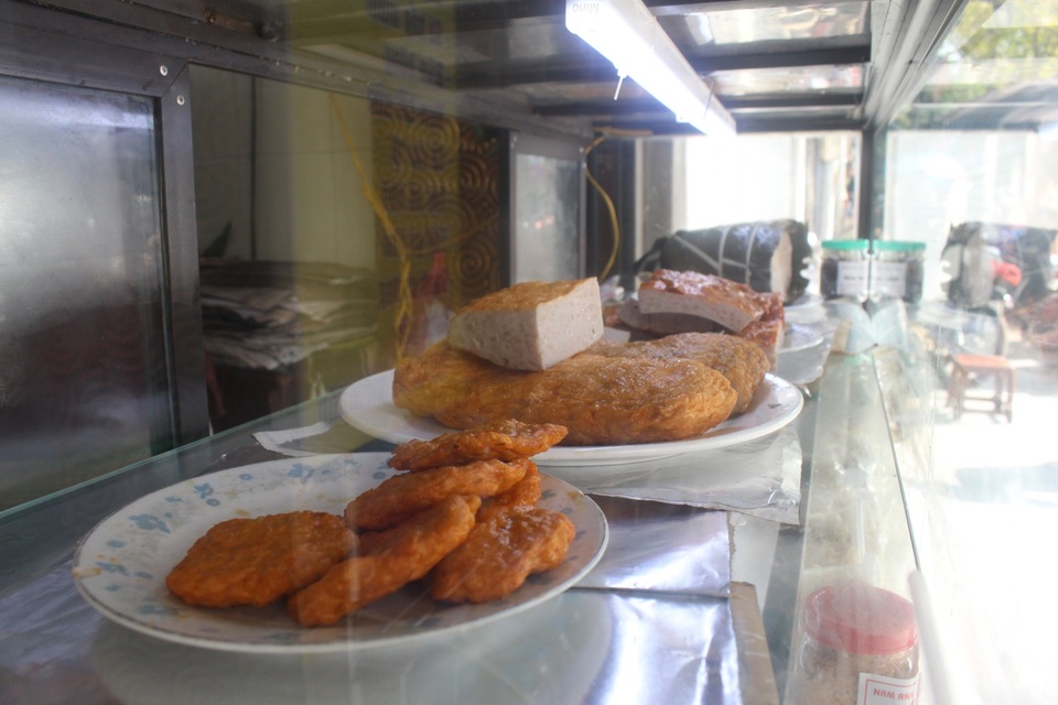 Báu vật giúp hàng giò chả nức tiếng phố cổ Hà Nội đông khách suốt 40 năm - 11