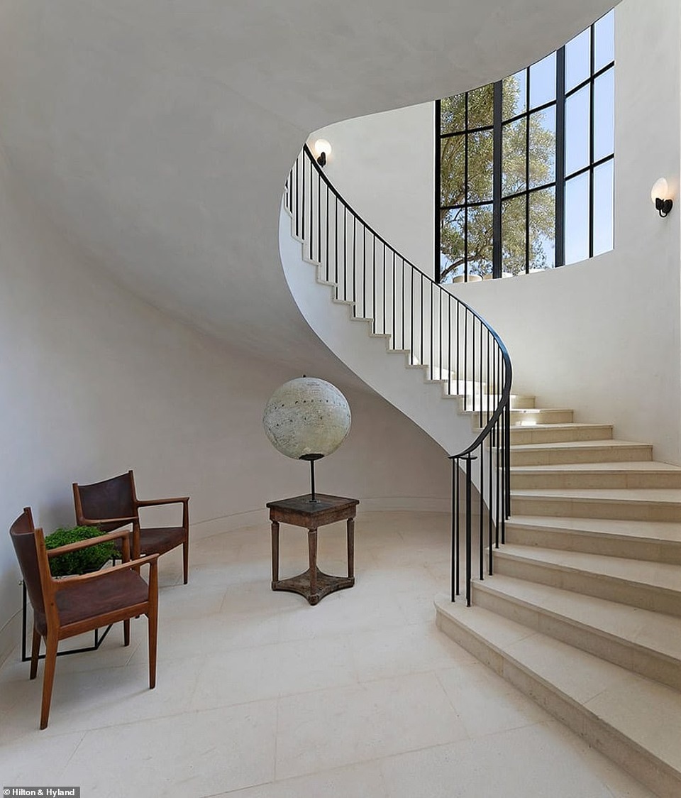 Tỷ phú sáng lập Uber vung tiền tậu biệt thự 43 triệu USD giữa tâm dịch - 5 Tỷ phú sáng lập Uber vung tiền tậu biệt thự 43 triệu USD giữa tâm dịch - 5