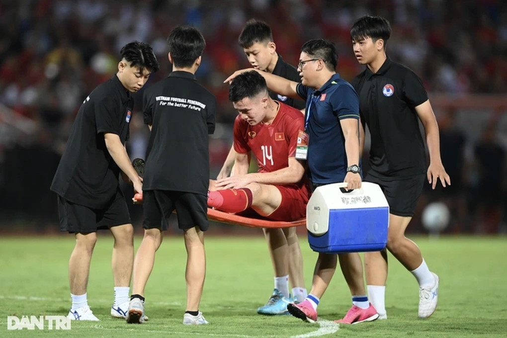 Đội tuyển Việt Nam tổn thất lớn sau chiến thắng trước Hong Kong - 3 Đội tuyển Việt Nam tổn thất lớn sau chiến thắng trước Hong Kong - 3