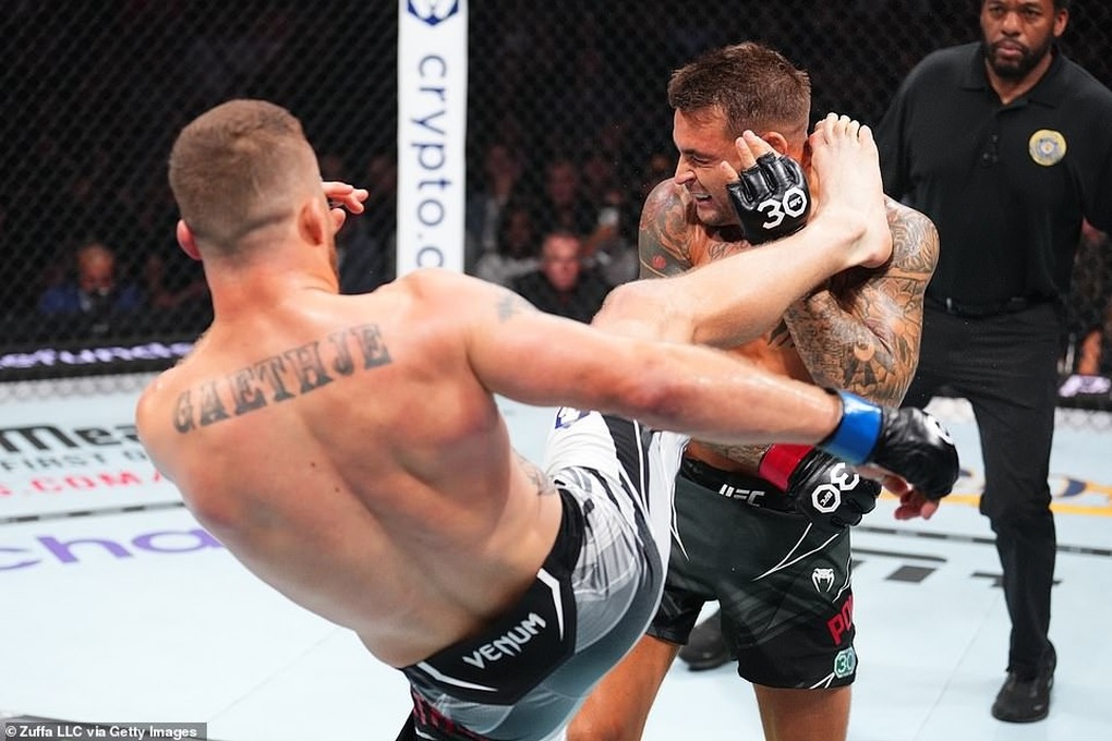 Justin Gaethje hạ knock-out võ sĩ từng đá gãy chân Conor McGregor - 1
