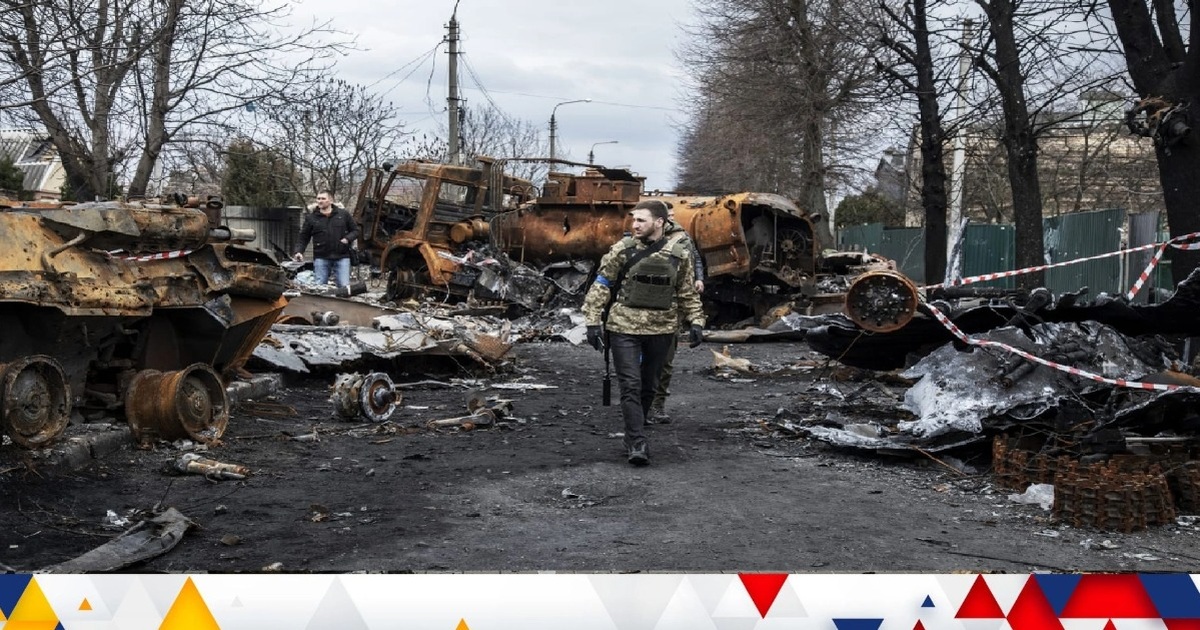 Tướng Syrsky tại phòng tuyến Ukraine ở thành phố Soledar hồi đầu tháng 1 (Ảnh: Reuters).