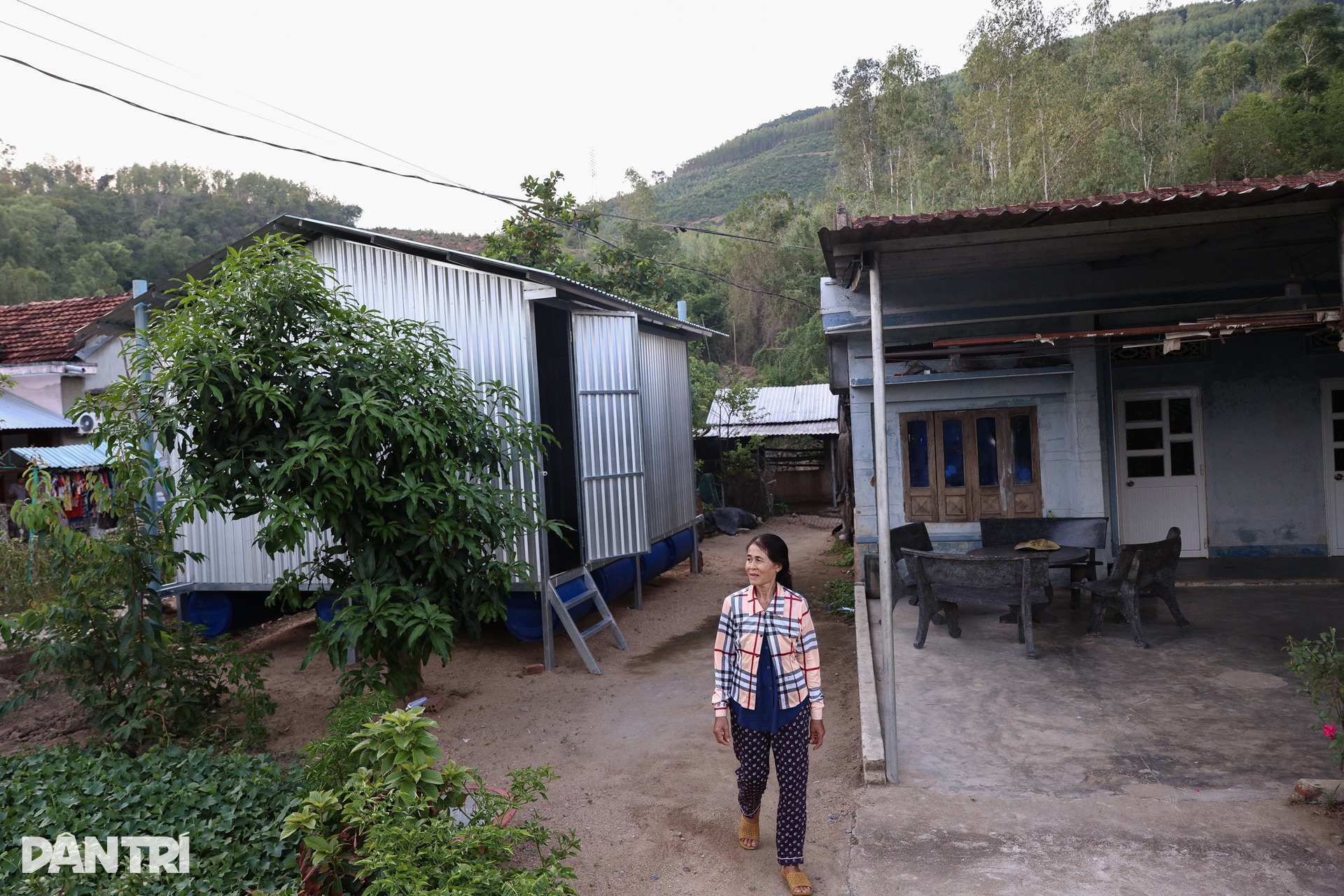 Háo hức trước lễ khánh thành 50 căn nhà phao Dân trí tại Đắk Lắk - 11 Háo hức trước lễ khánh thành 50 căn nhà phao Dân trí tại Đắk Lắk - 11