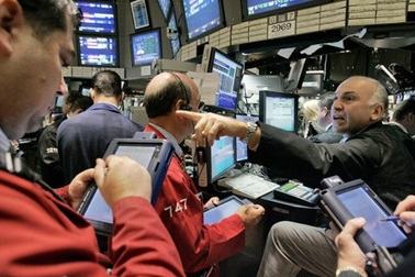 Tài chính thế giới "dậy sóng" sau gói kích cầu "khủng" của Mỹ