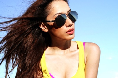 Thục Quyên rực rỡ trong nắng biển Quy Nhơn