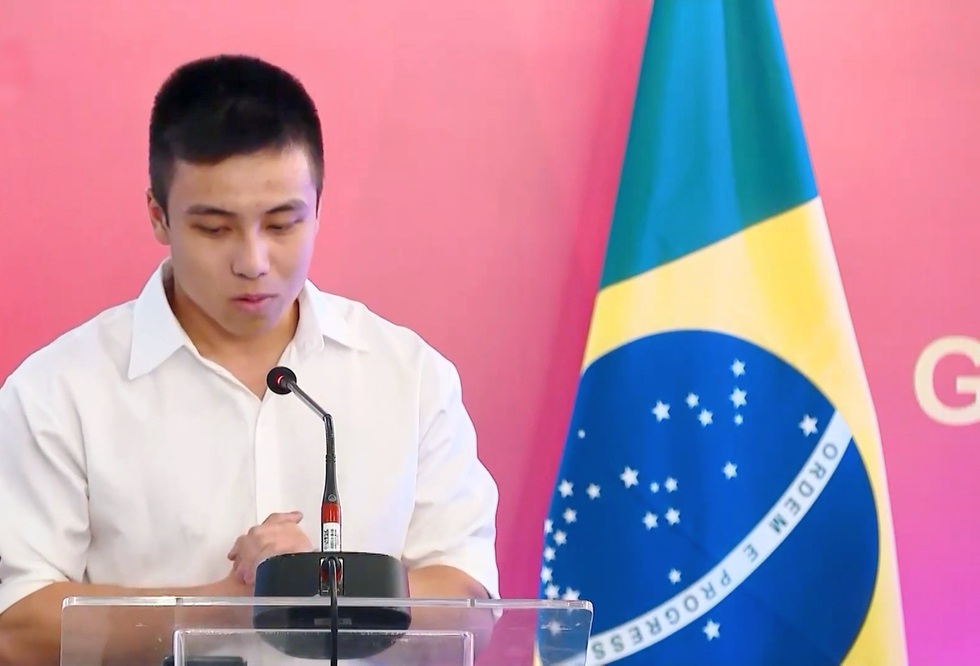 Chàng Thiếu úy gây sốt vì nụ cười tỏa nắng: Sinh năm 2000, học vấn đáng nể - 5 Chàng Thiếu úy gây sốt vì nụ cười tỏa nắng: Sinh năm 2000, học vấn đáng nể - 5