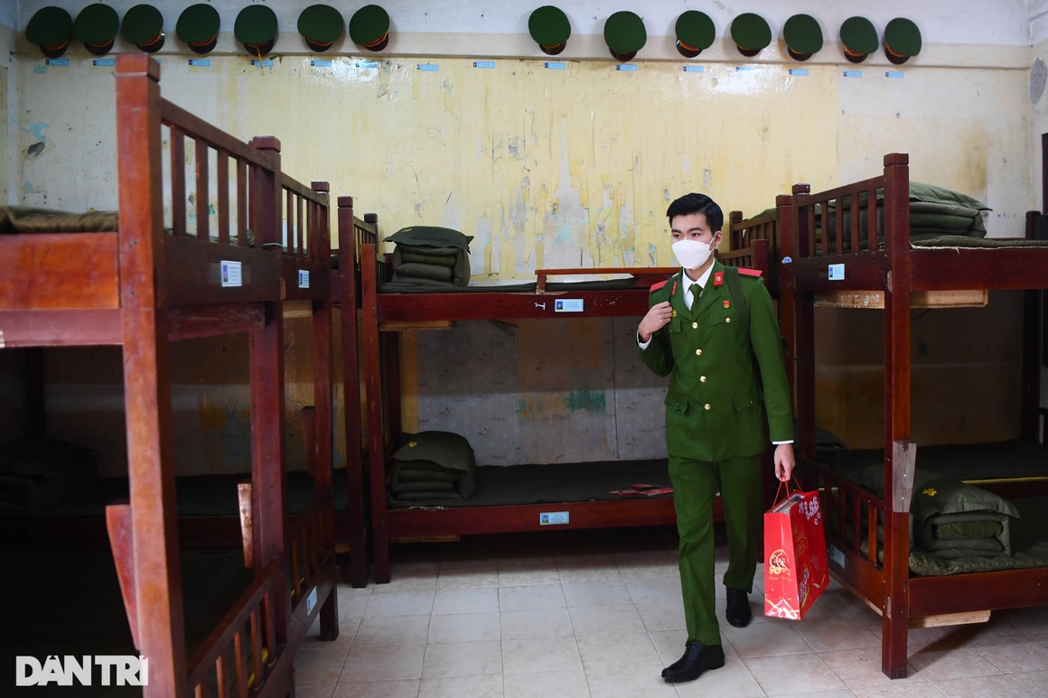 Chuyến xe mùa xuân đưa 300 học viên HV Cảnh sát nhân dân về quê đón Tết - 7 Chuyến xe mùa xuân đưa 300 học viên HV Cảnh sát nhân dân về quê đón Tết - 7