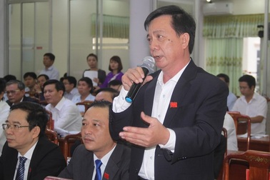 Bí thư Tỉnh ủy chỉ đạo dừng sản xuất công ty xả thải khiến học sinh đeo khẩu trang học bài!