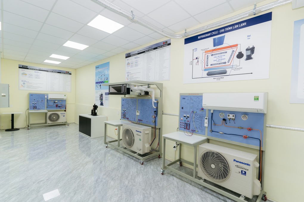 Sinh viên Đại học Công nghiệp TPHCM tiếp cận giải pháp HVAC từ Panasonic - 3 Sinh viên Đại học Công nghiệp TPHCM tiếp cận giải pháp HVAC từ Panasonic - 3