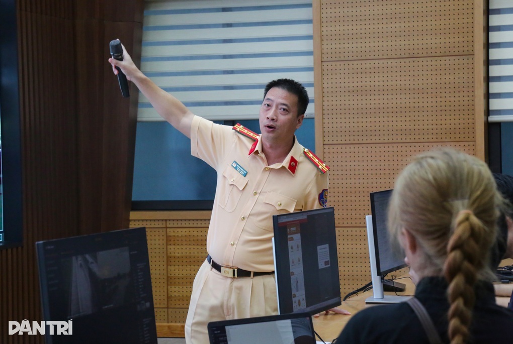 Camera AI quá nhạy, hình ảnh sắc nét không cãi được, tôi không dám đi sai - 3