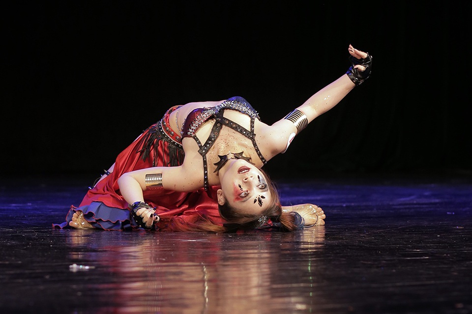 Mãn nhãn “bữa tiệc” bellydance nóng bỏng khiến khán giả không thể ngồi yên - 4