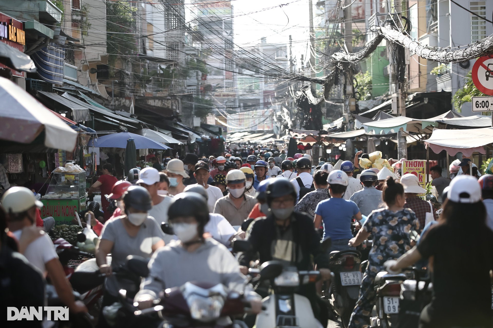 Nhộn nhịp chợ Tết Đoan Ngọ ở TPHCM - 2 Nhộn nhịp chợ Tết Đoan Ngọ ở TPHCM - 2