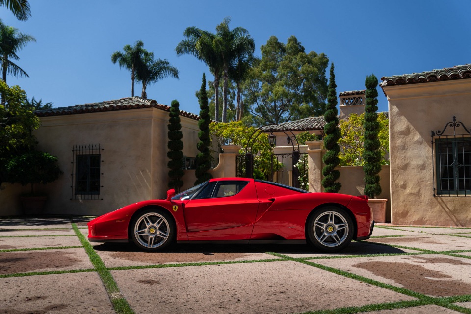 Soi chi tiết siêu xe Ferrari Enzo vừa lập kỷ lục bán đấu giá trực tuyến - 8 Soi chi tiết siêu xe Ferrari Enzo vừa lập kỷ lục bán đấu giá trực tuyến - 8
