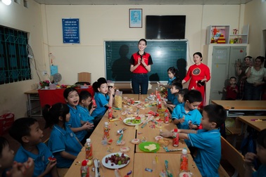 Trung thu đặc biệt ở vùng lũ: Khi tiếng cười trẻ thơ lấn át dư âm thiên tai