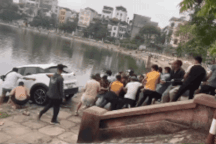 Hà Nội: Hàng chục người "hò dô" kéo ô tô từ hồ Định Công lên bờ