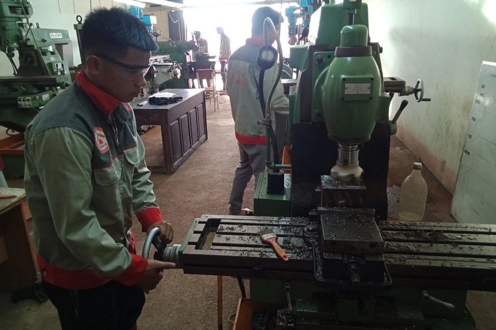 Học sinh, sinh viên trung cấp, cao đẳng được cấp tiền ăn, miễn giảm học phí - 1 Học sinh, sinh viên trung cấp, cao đẳng được cấp tiền ăn, miễn giảm học phí - 1