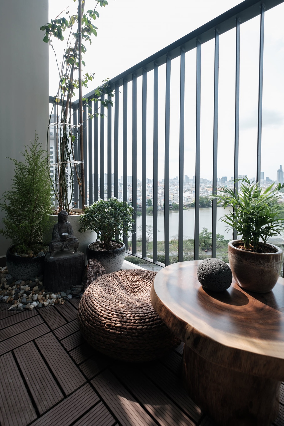 Ngắm căn hộ 60 m2 rộng và đẹp khó chê với nội thất có tông màu xanh lạ - 13 Ngắm căn hộ 60 m2 rộng và đẹp khó chê với nội thất có tông màu xanh lạ - 13
