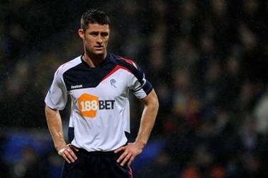 Gary Cahill đòi nhận mức lương hơn Mata ở Chelsea